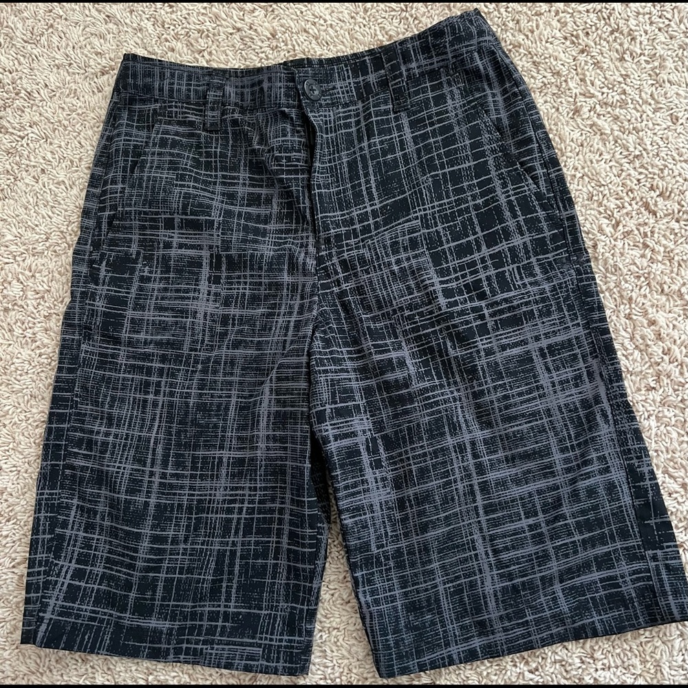 Boys Under Armour Golf Short - Size YL - Black and White